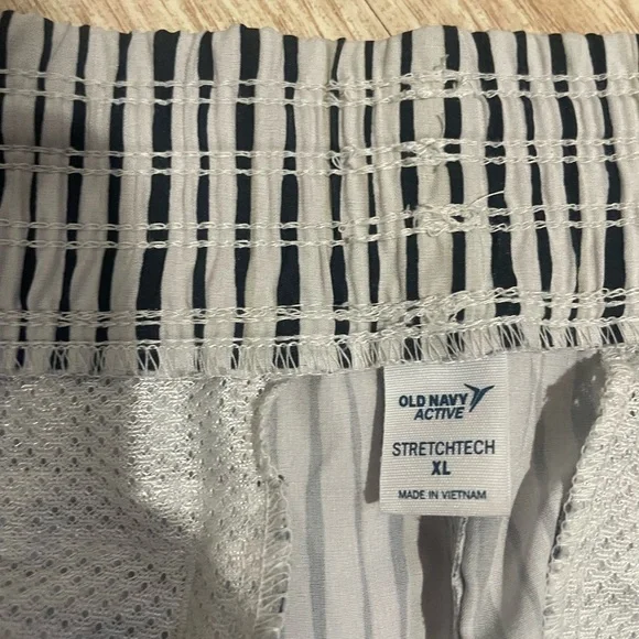 Old Navy Women's Black and White Striped Shorts - Picture 3 of 4